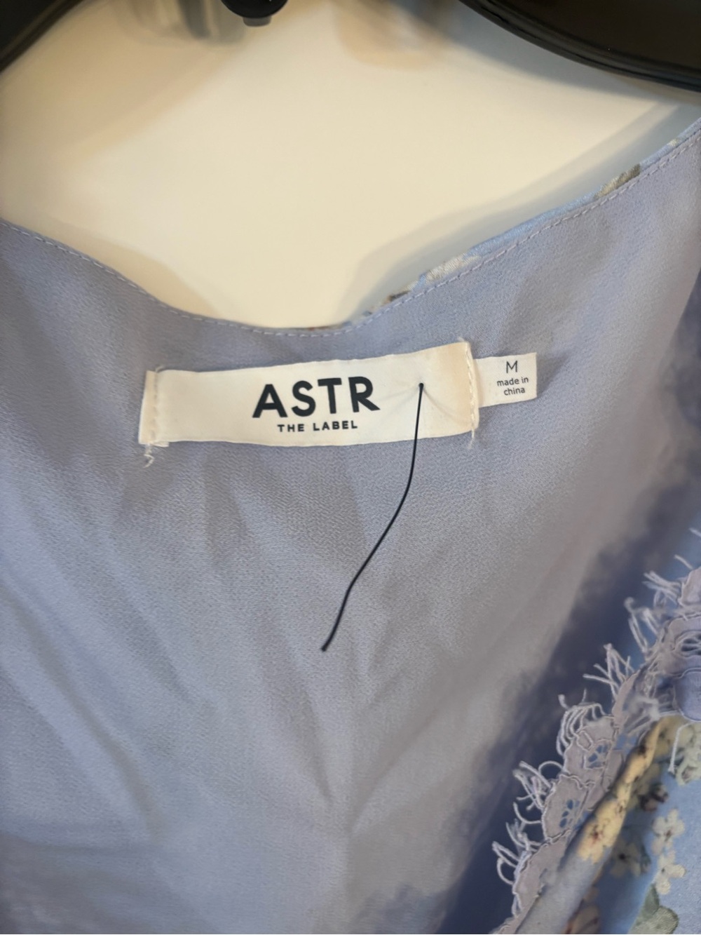 new Astr the label Makaela Puff Sleeve Floral Satin Midi Dress blue floral print - Picture 9 of 9